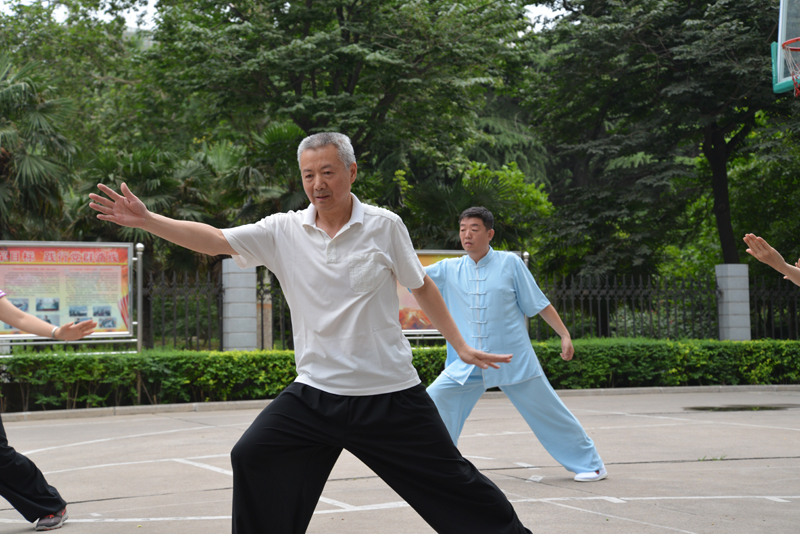 聘請陳式太極拳知名教練教學，開展太極拳興趣小組活動。