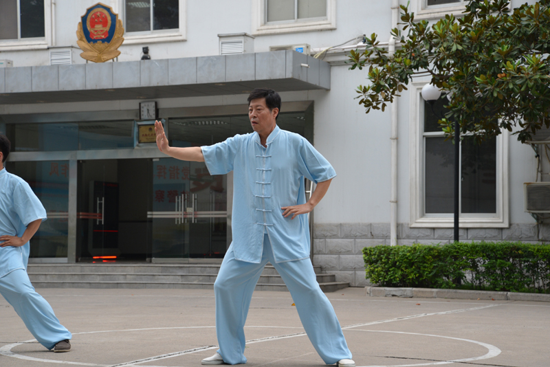 聘請陳式太極拳知名教練教學，開展太極拳興趣小組活動。