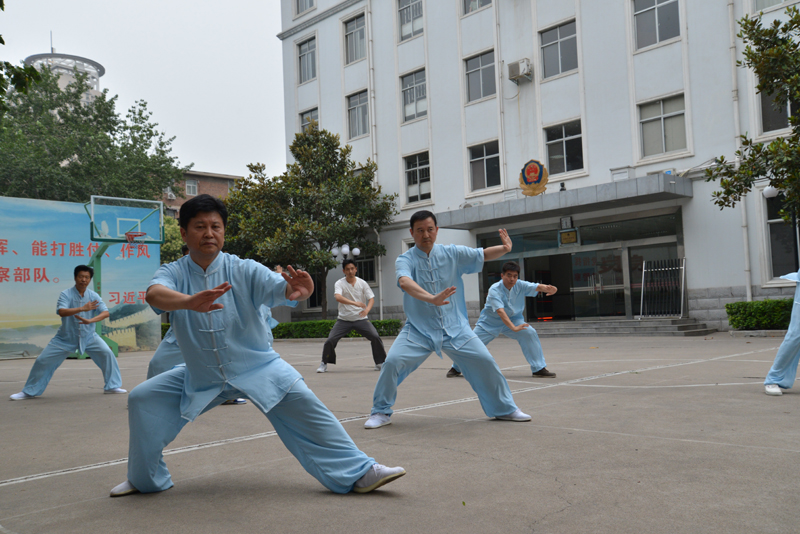 聘請陳式太極拳知名教練教學，開展太極拳興趣小組活動。