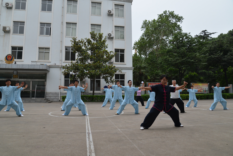 聘請陳式太極拳知名教練教學，開展太極拳興趣小組活動。