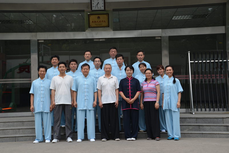 聘請陳式太極拳知名教練教學，開展太極拳興趣小組活動。